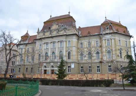 Percheziţii la Tribunalul Bihor: procurorii anticorupţie au scotocit birourile grefierelor pentru hotărâri judecătoreşti falsificate! 
